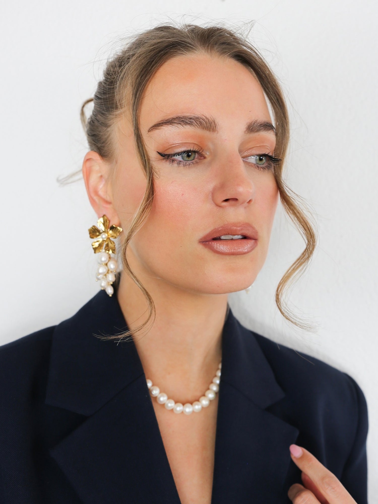 Mary necklace