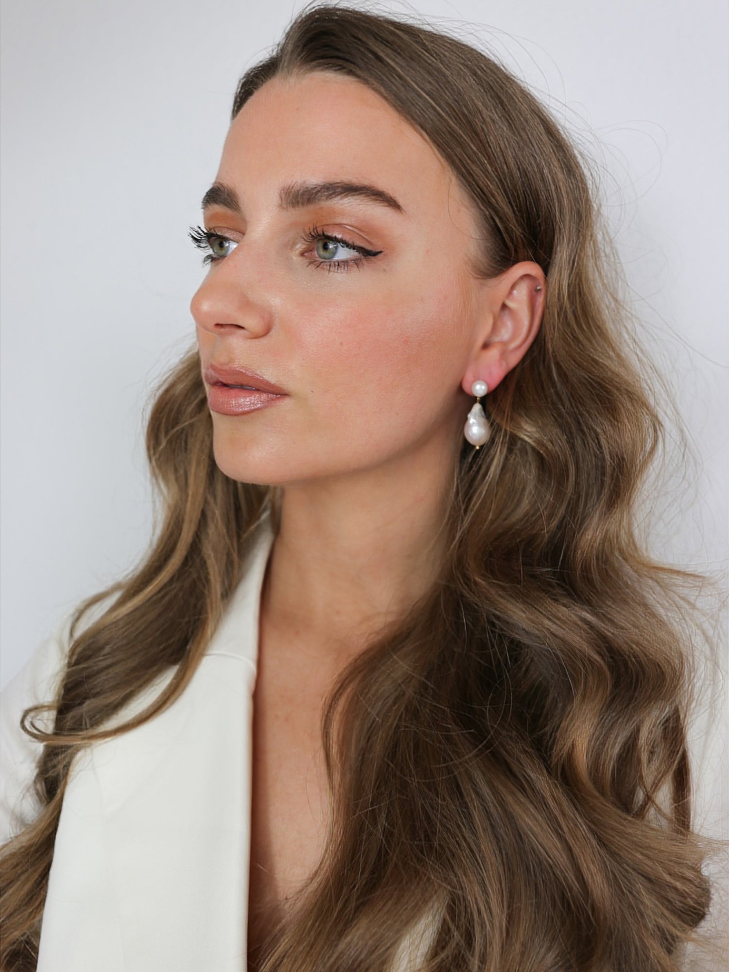 Camilla earrings - white