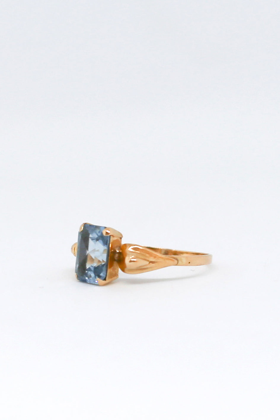 18kt. geel gouden ring met 2ct. Spinel