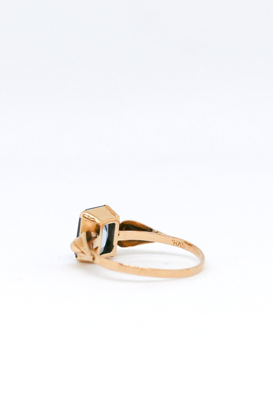 18kt. geel gouden ring met 2ct. Spinel