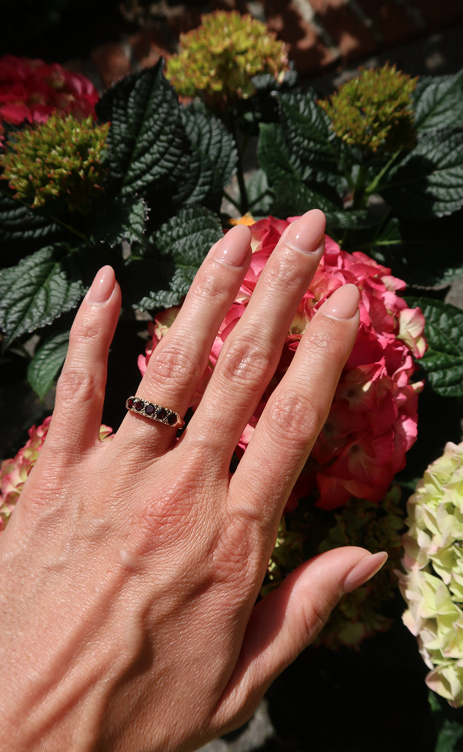 9kt. wit gouden ring met Granaten