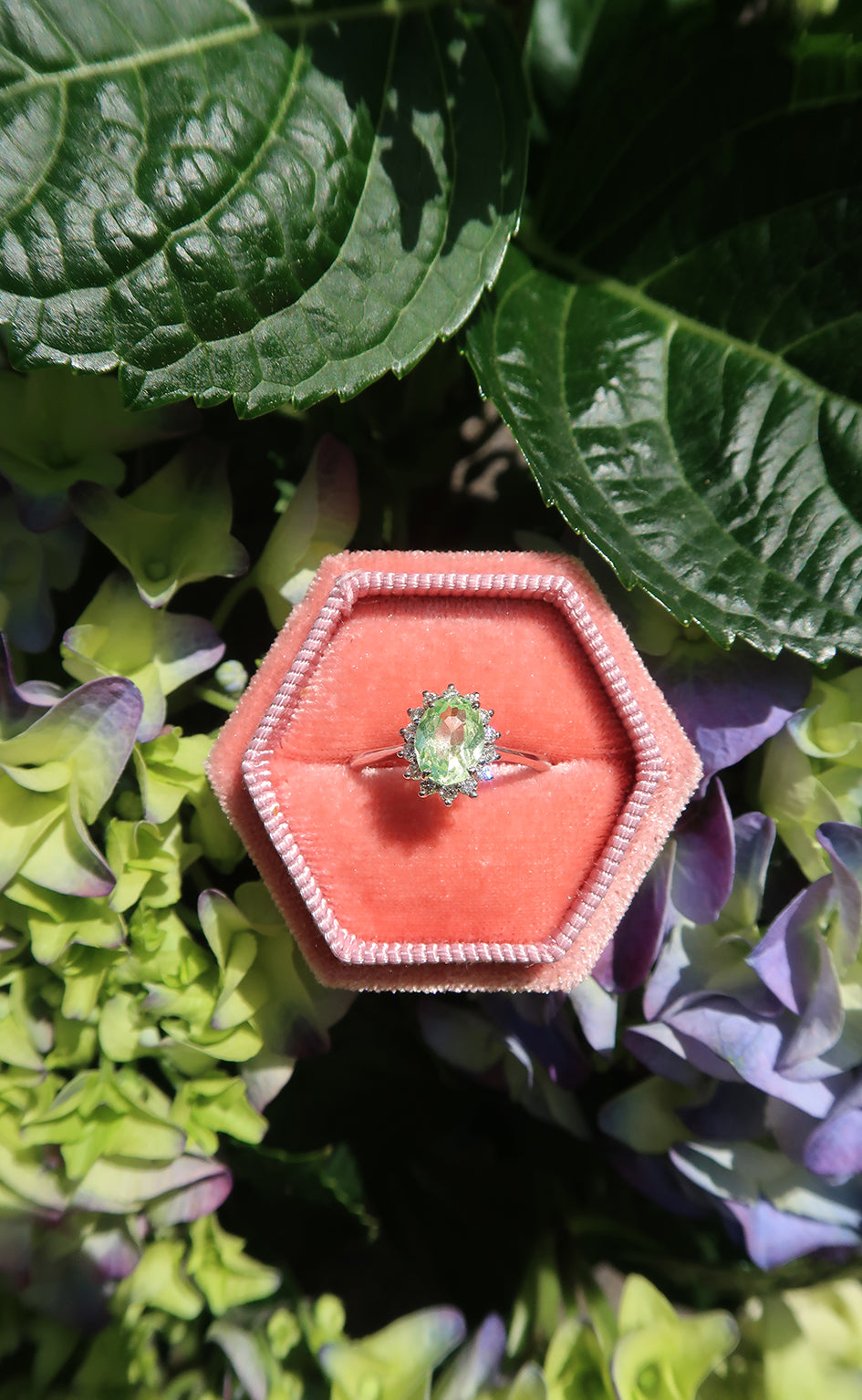 18kt. wit gouden ring met 1.92ct Peridot en Diamanten